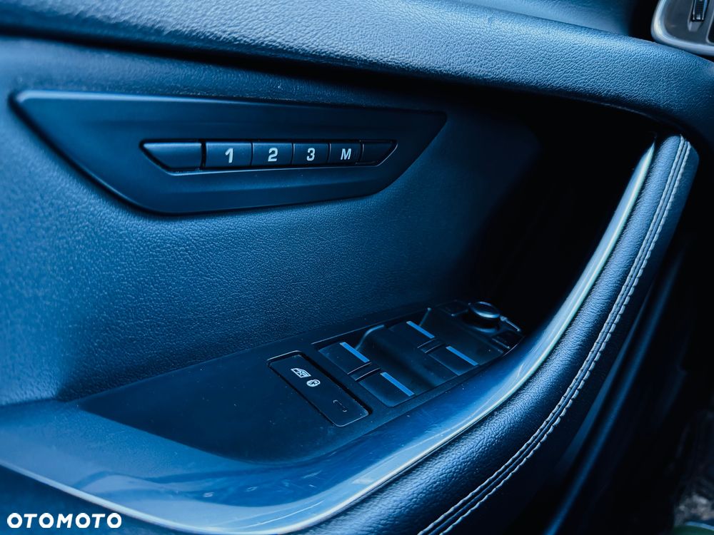Jaguar XE 2.0 P300 AWD R-Dynamic S - 25