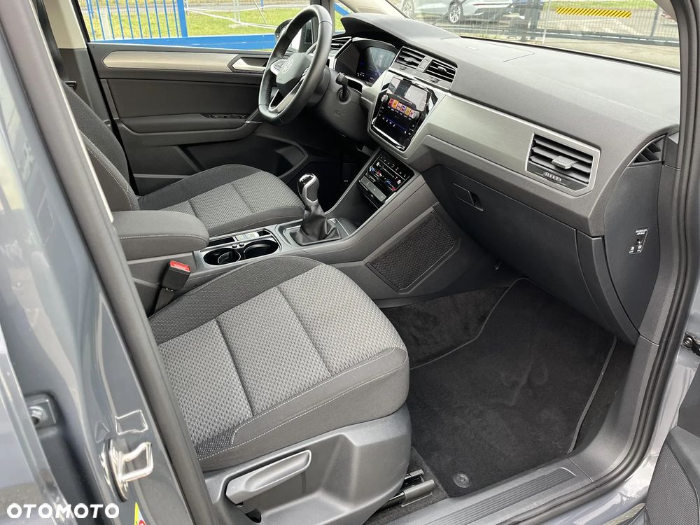 Volkswagen Touran - 23