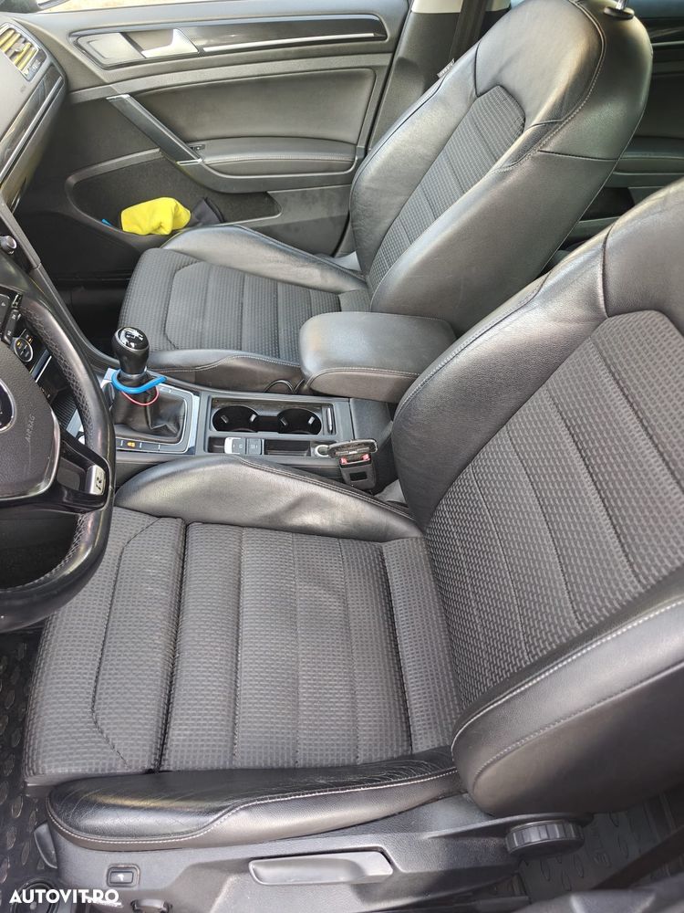 Volkswagen Golf - 12