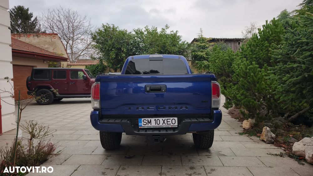 Toyota Tacoma - 4