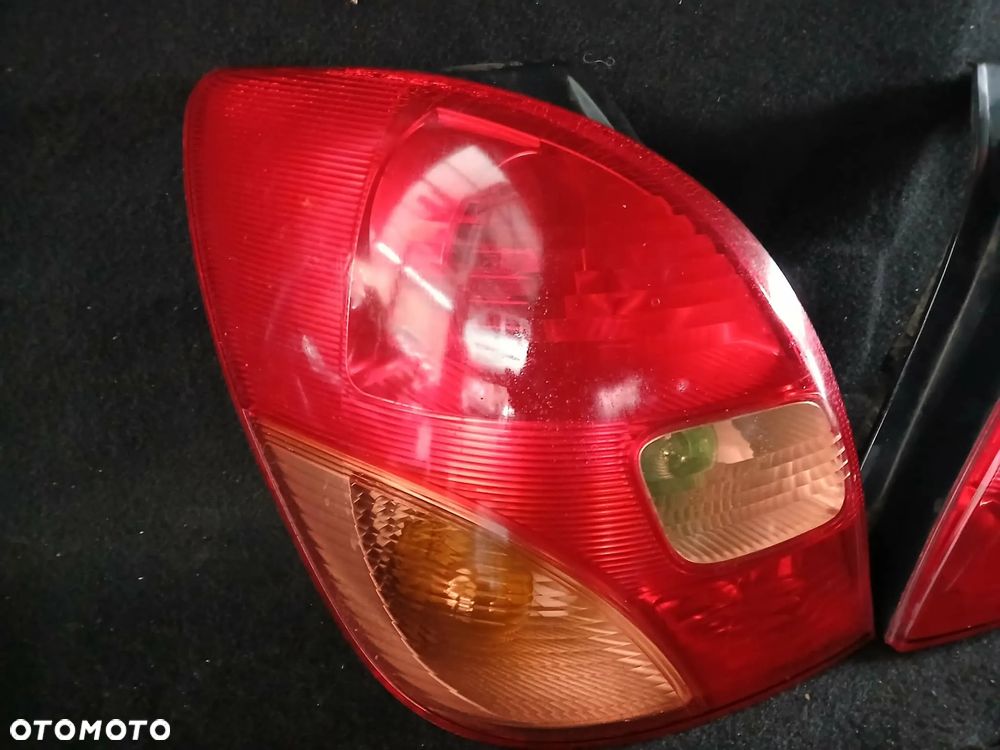Toyota Corolla Verso Lampa tylna lewa, prawa - 2