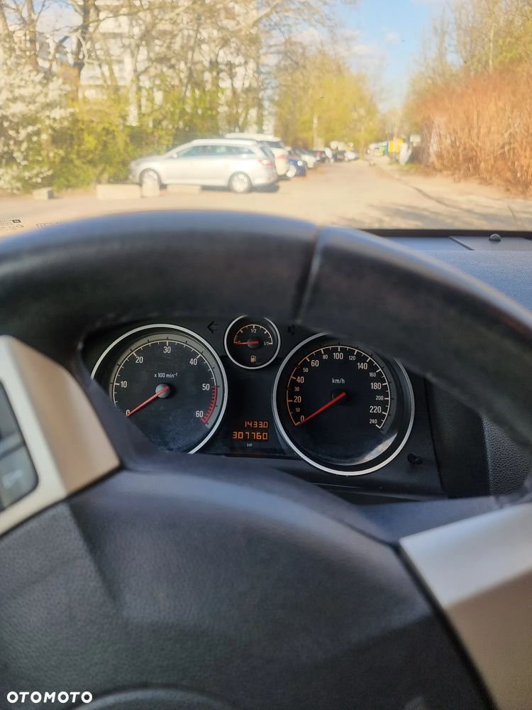 Opel Astra 1.3 CDTI - 10