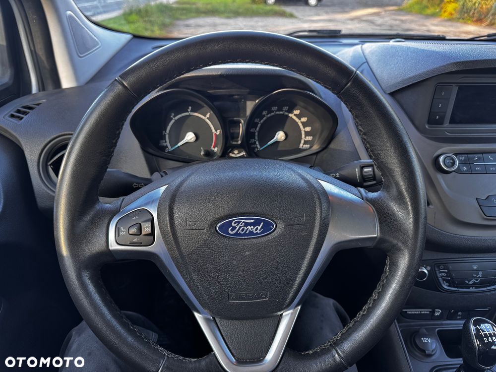 Ford Transit Courier - 13