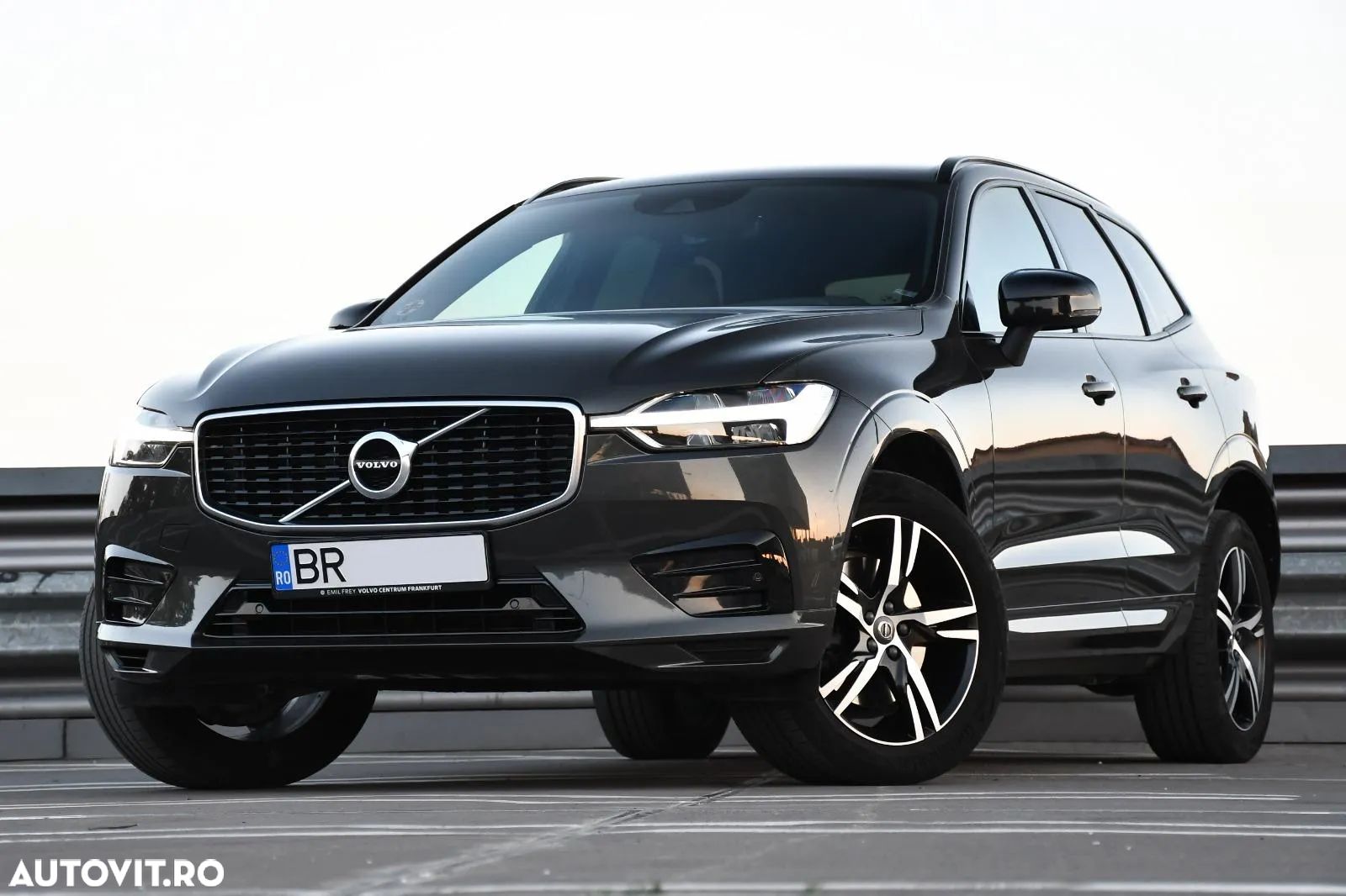 Volvo XC 60 B4 MHEV AT AWD Plus Dark - 1