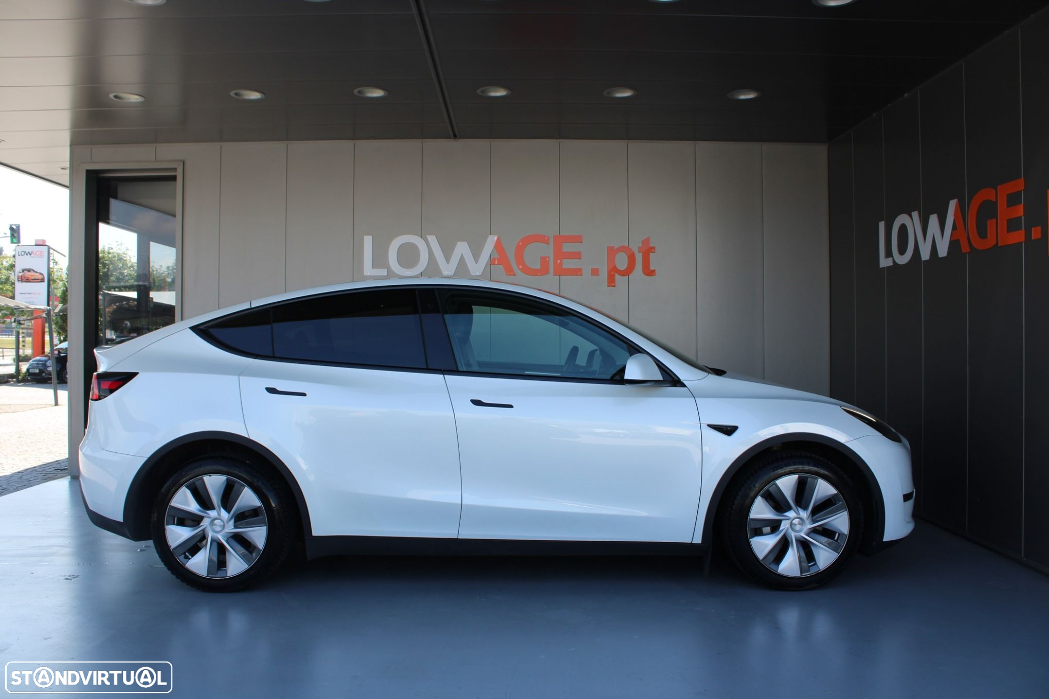 Tesla Model Y Long Range Dual Motor AWD - 24
