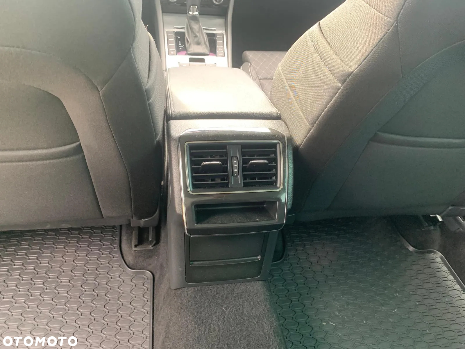 Skoda Superb Combi 2.0 TDI DSG Ambition - 12