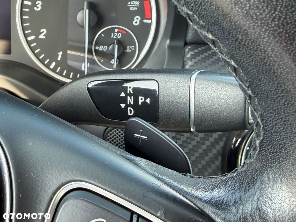 Mercedes-Benz GLA 180 7G-DCT - 27