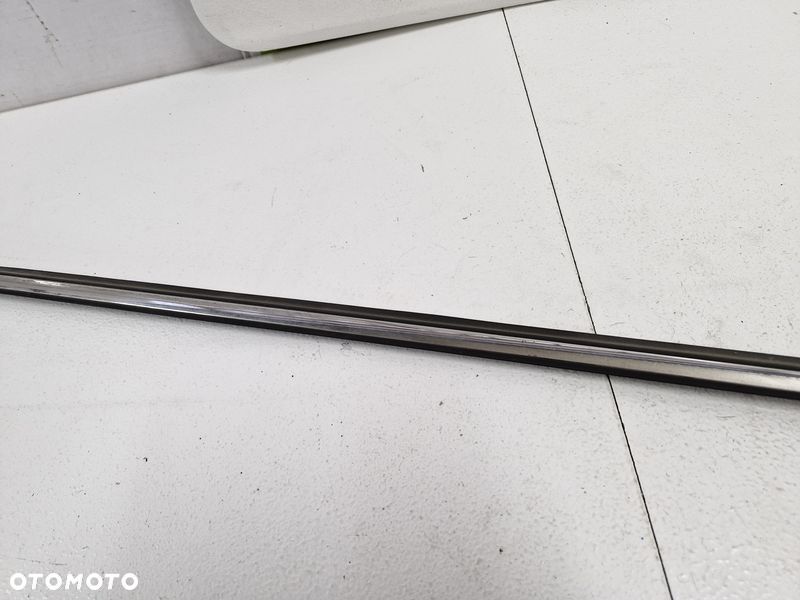 FIAT 500 LISTWA ZGARNIAJĄCA DRZWI PRAWA CHROM - 4