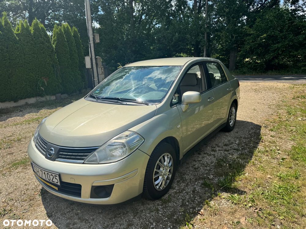 Nissan Tiida - 1
