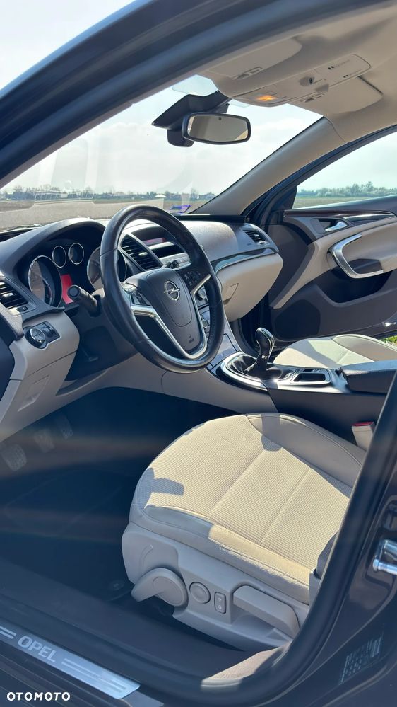 Opel Insignia 2.0 CDTI - 12