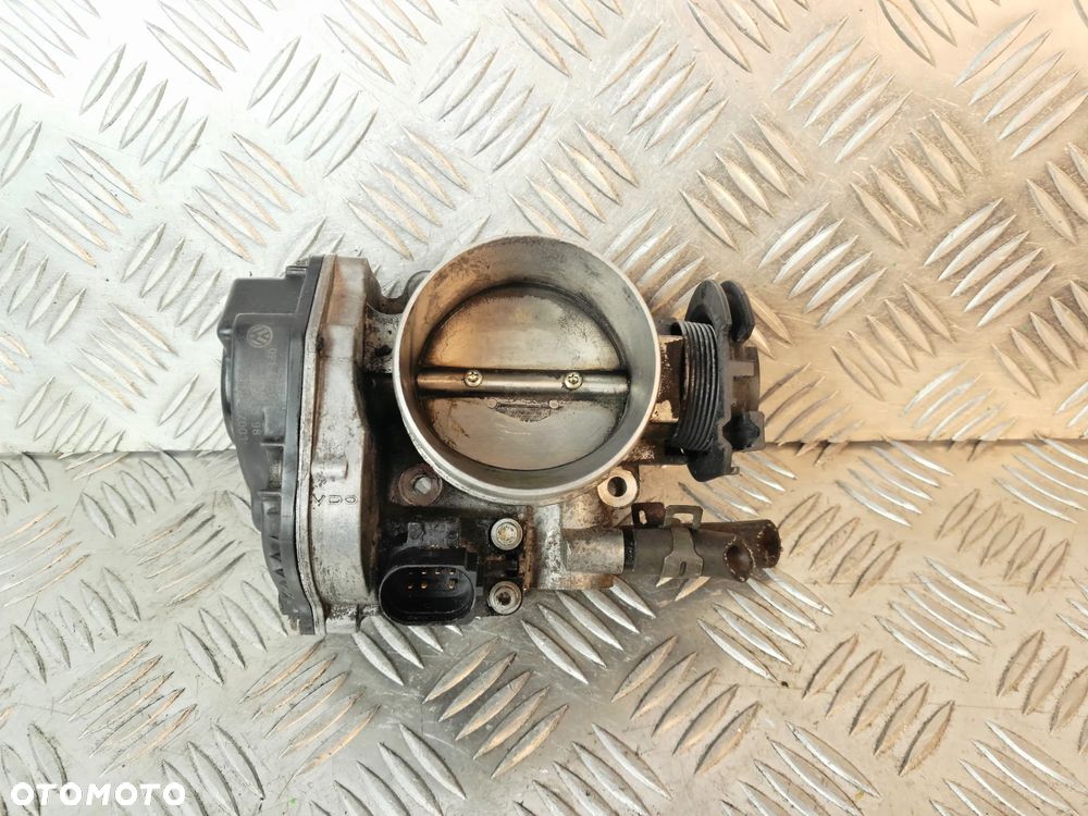 Przepustnica VW Audi Seat Skoda 97-06r. 2.3 VR5  021133066 - 1