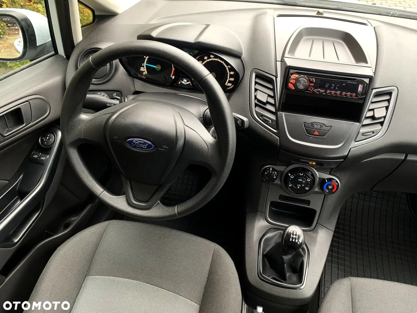 Ford Fiesta - 25