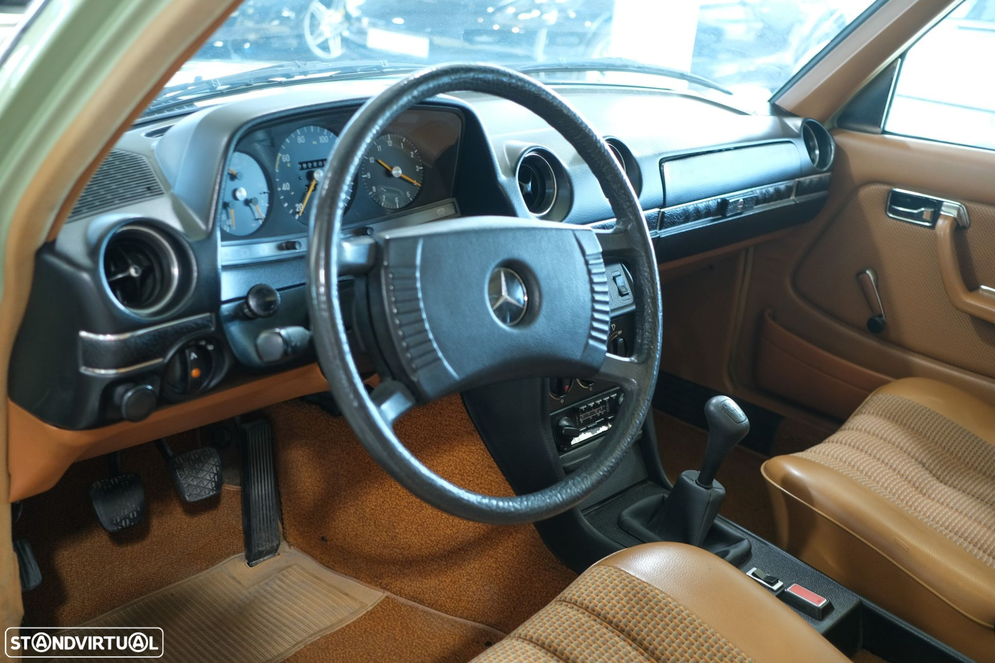 Mercedes-Benz 220 - 8
