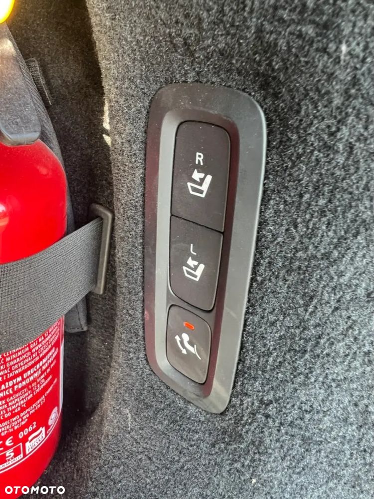 Volvo V90 D5 AWD Geartronic Momentum Pro - 22