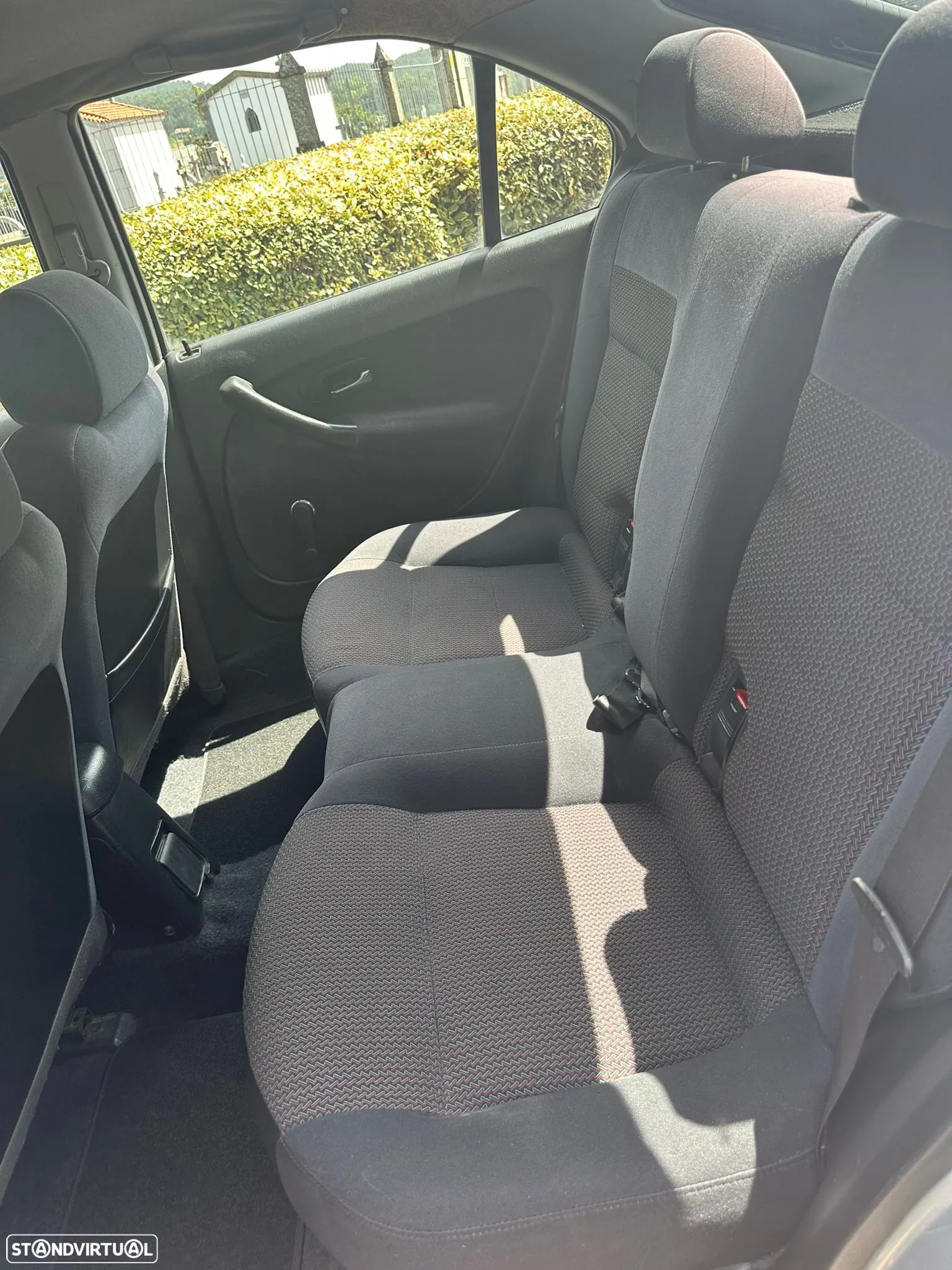 Honda Civic 1.5i LS - 4
