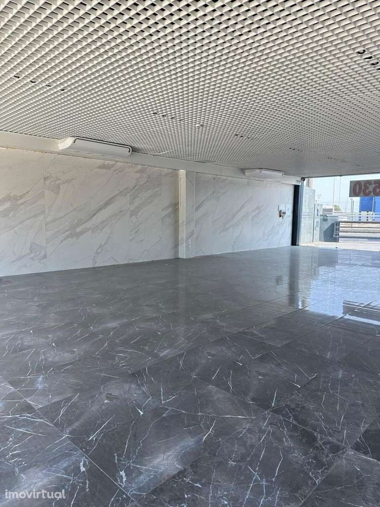 Armazém com Logradouro na EN1 | Vila Franca de Xira - Grande imagem: 3/13