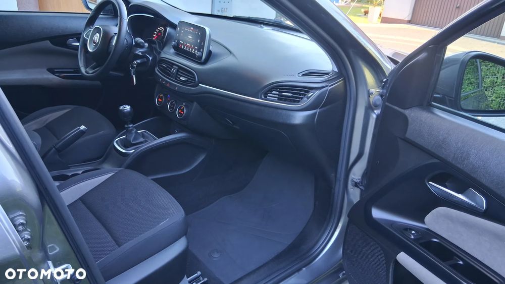Fiat Tipo 1.4 T-Jet 16v Lounge EU6d - 13