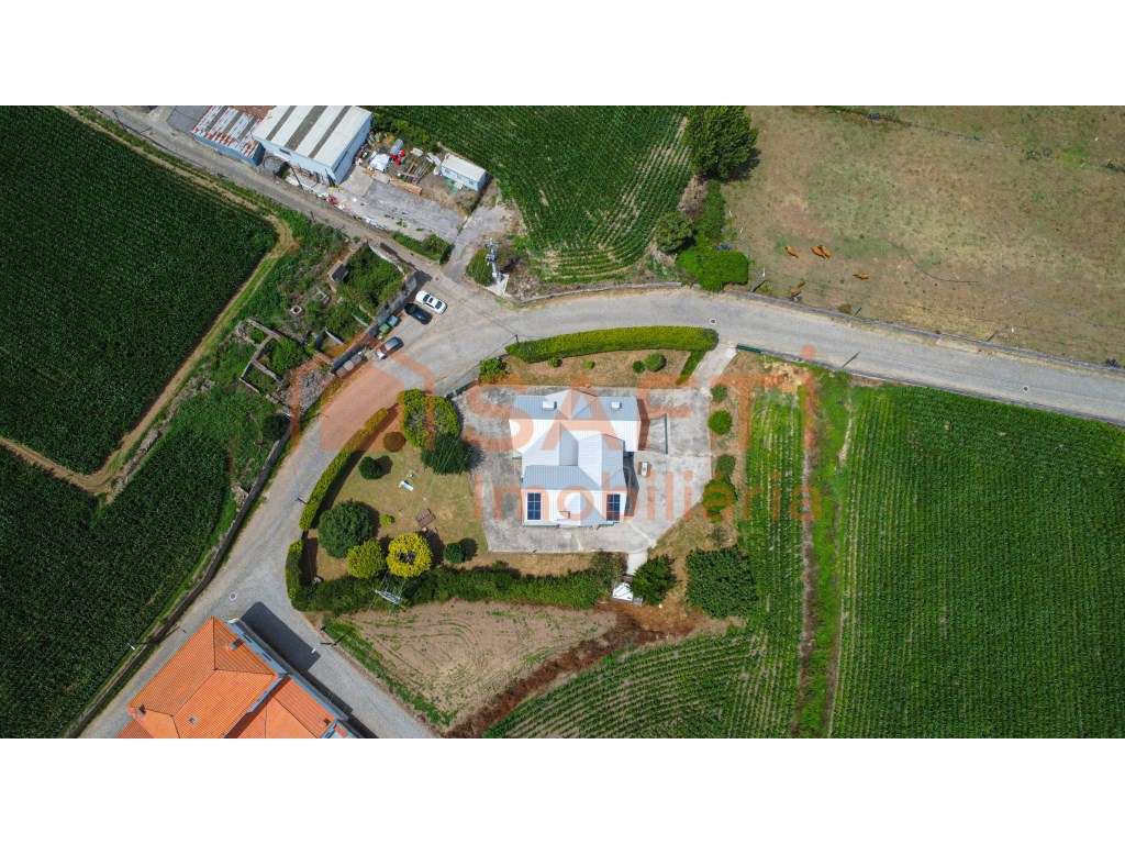 Moradia Bi-Familiar T4 inserida num lote de 1.480 m² em Gião, Vila ... - Grande imagem: 2/56