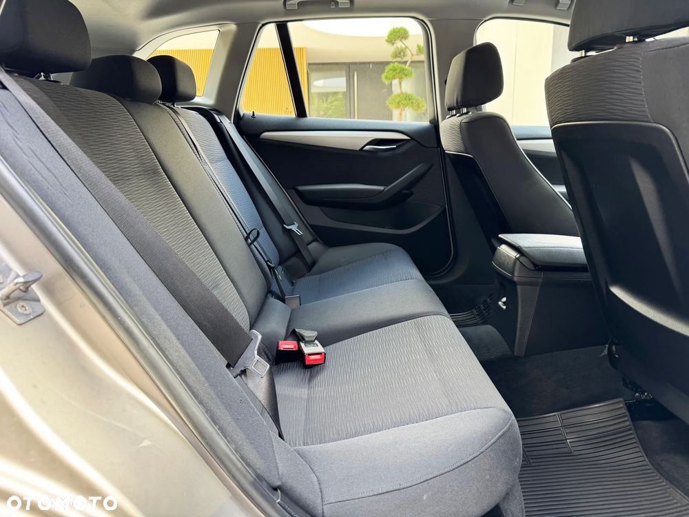 BMW X1 sDrive18d Sport Line - 33