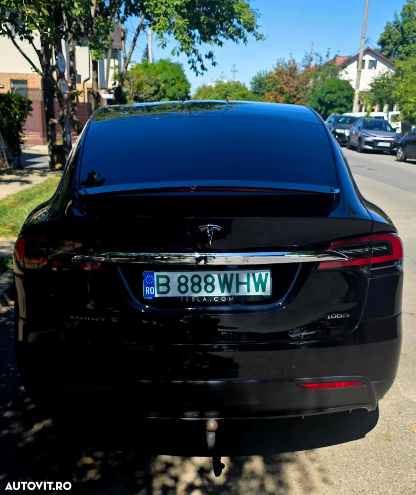 Tesla Model X - 13