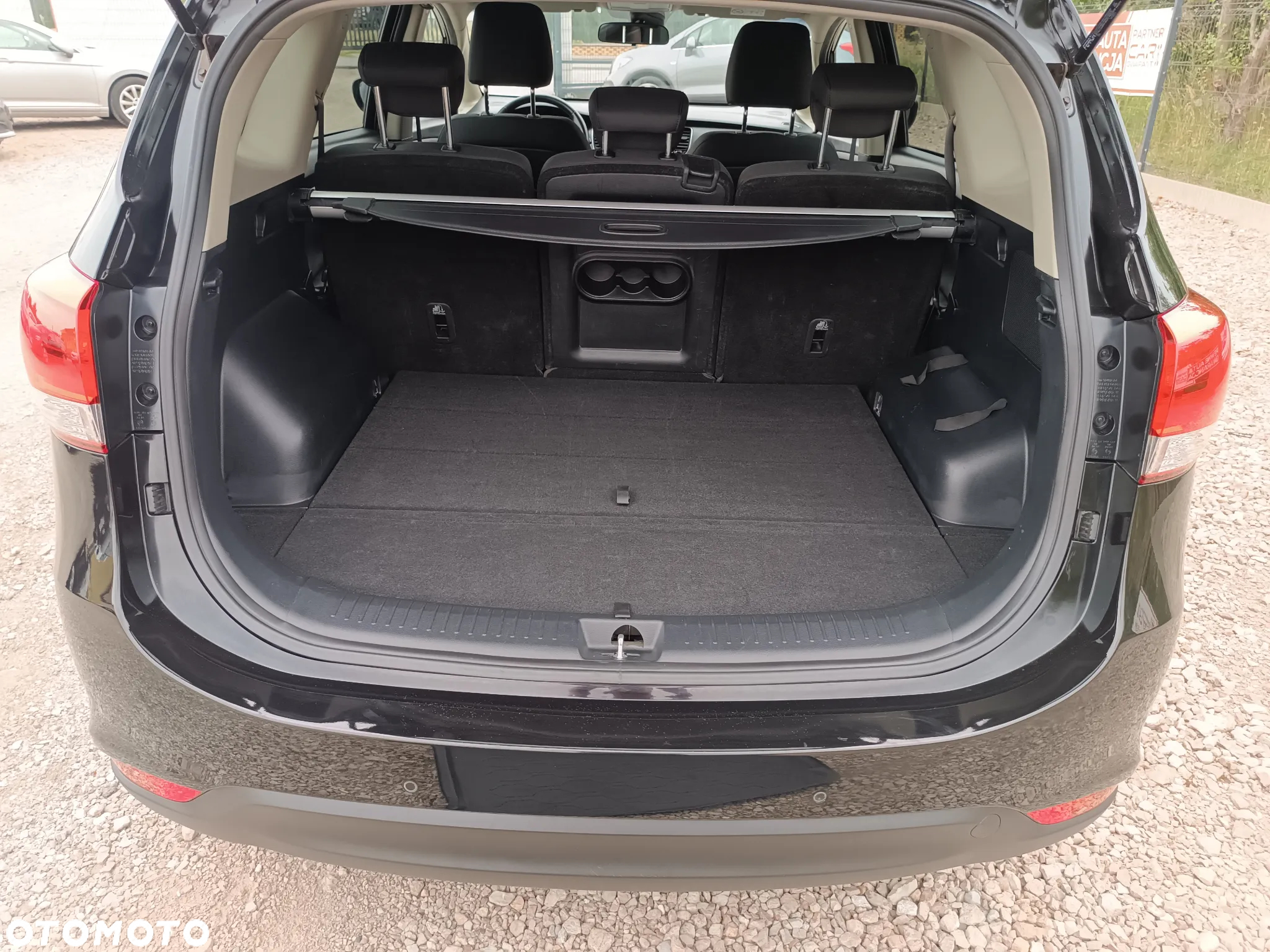 Kia Carens 1.7 CRDi 115 Fifa World Cup Edition - 28