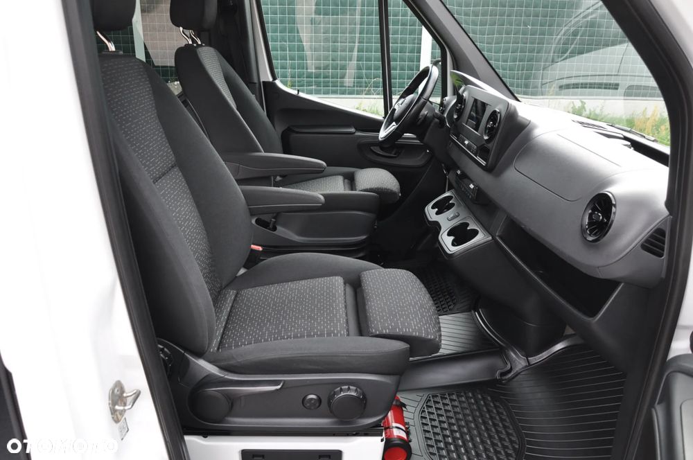 Mercedes-Benz Sprinter - 15