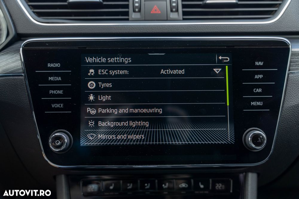 Skoda Superb 2.0 TDI DSG Sportline - 30