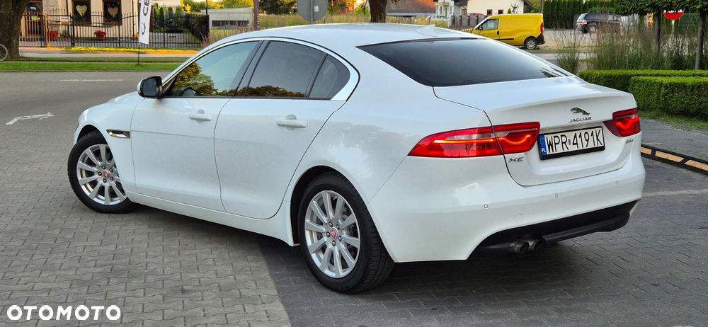 Jaguar XE 2.0 D R-Sport - 21