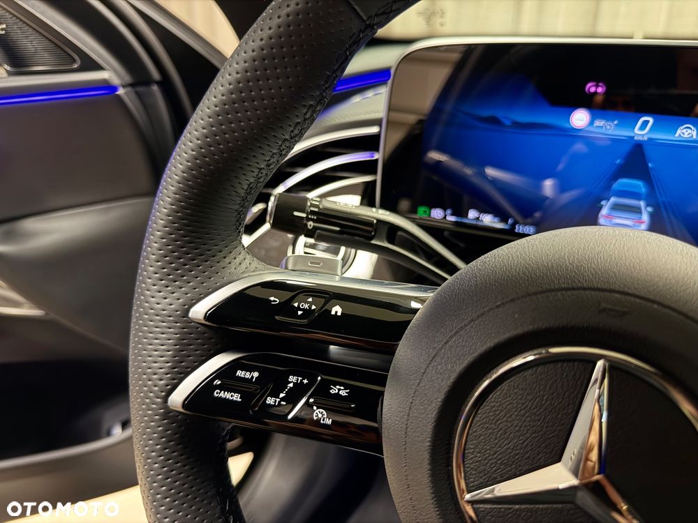 Mercedes-Benz Klasa E 220 d mHEV 4-Matic AMG 9G-Tronic - 24