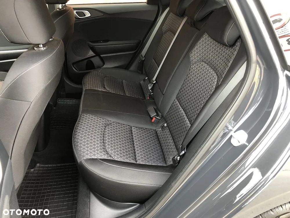 Kia Ceed - 9