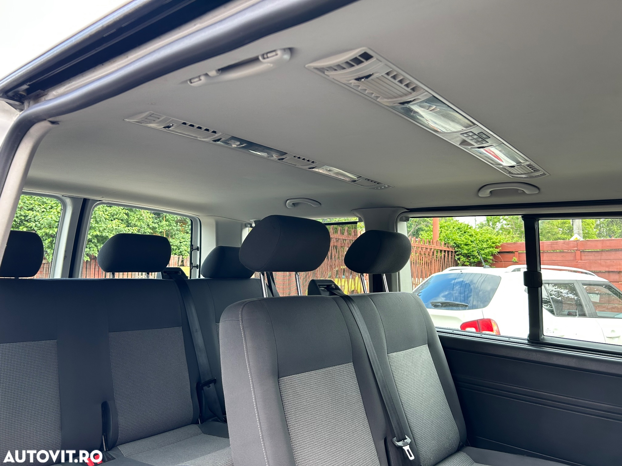 Volkswagen Caravelle - 24