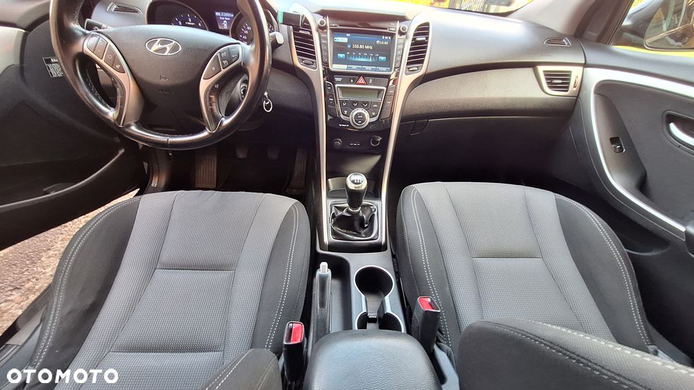 Hyundai i30 1.6 CRDi Classic + - 6