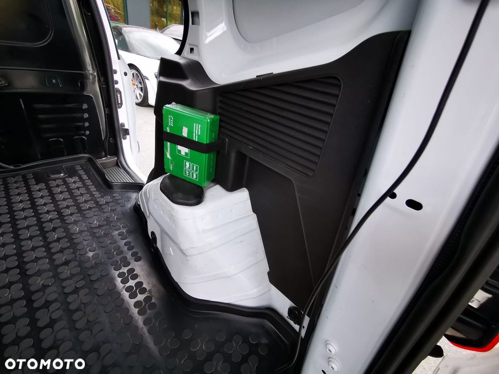 Ford Transit Courier - 8