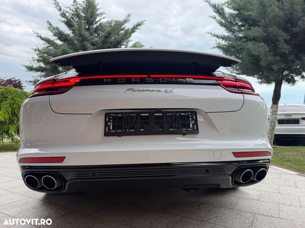 Porsche Panamera 4S Executive - 25
