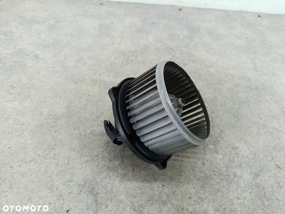 WENTYLATOR NAWIEWU TOYOTA COROLLA VERSO II MF016070-0610 0130101601  BOSCH - 1