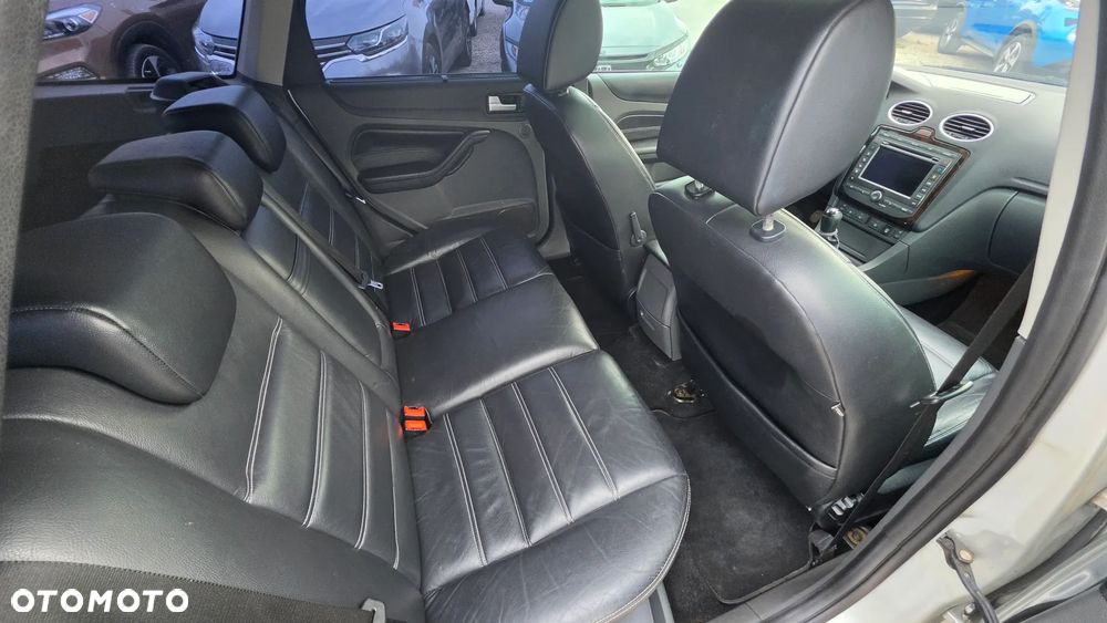 Ford Focus 1.6 Ghia - 8