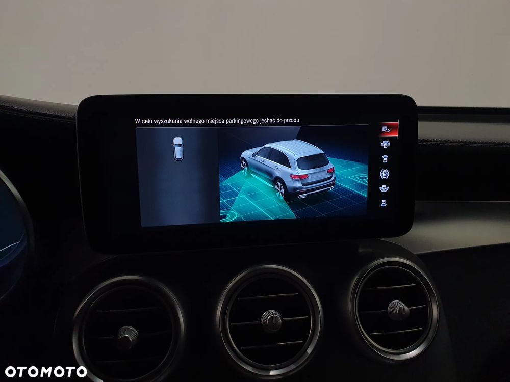 Mercedes-Benz GLC 300 d 4Matic 9G-TRONIC AMG Line Plus - 26