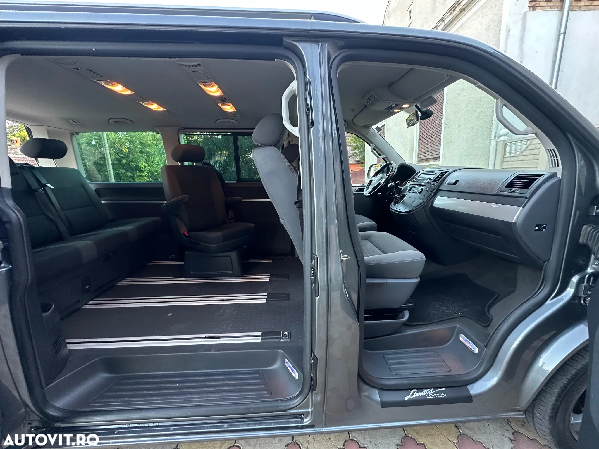 Volkswagen Multivan - 7