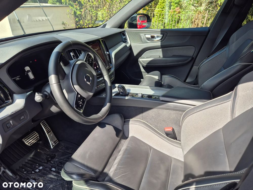 Volvo XC 60 B4 D AWD R-Design - 4