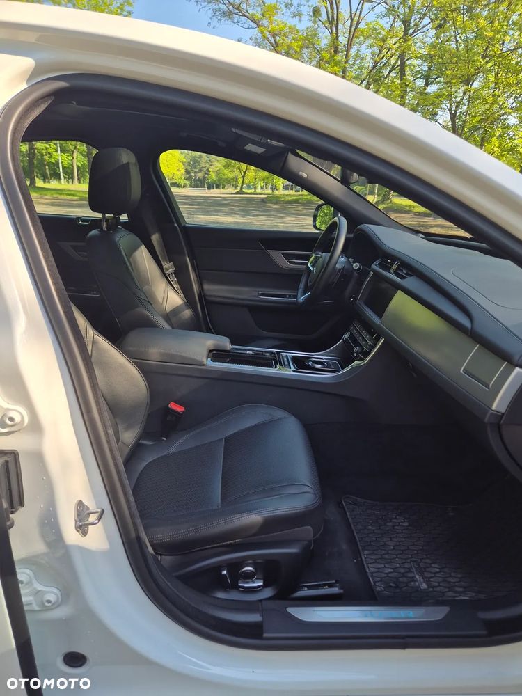 Jaguar XF 2.0 T Prestige - 17