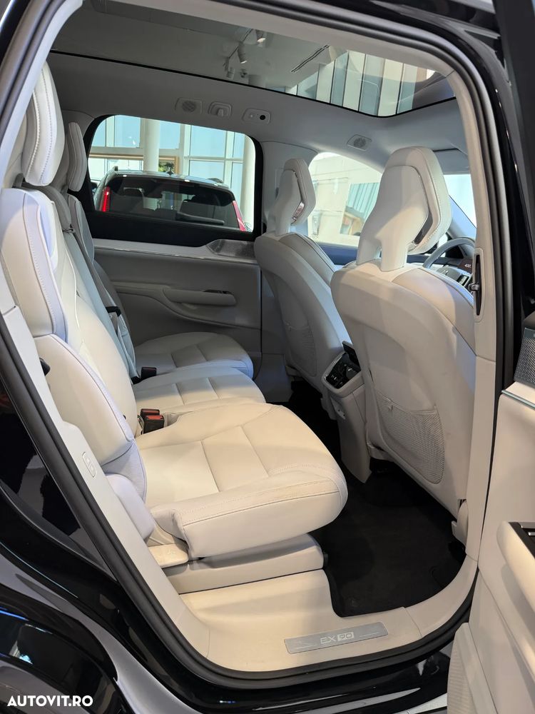 Volvo EX90 - 33