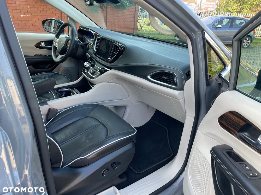 Chrysler Pacifica - 13