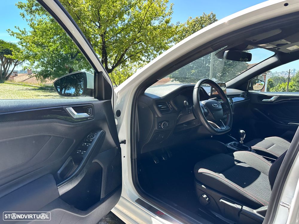 Ford Focus 1.0 EcoBoost S&S ST-LINE - 18