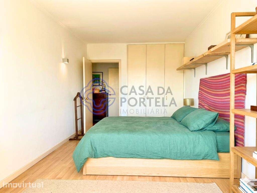 Apartamento T2 com Vista Desafogada, Garagem  e Segurança 24h – Alto d - Grande imagem: 2/25
