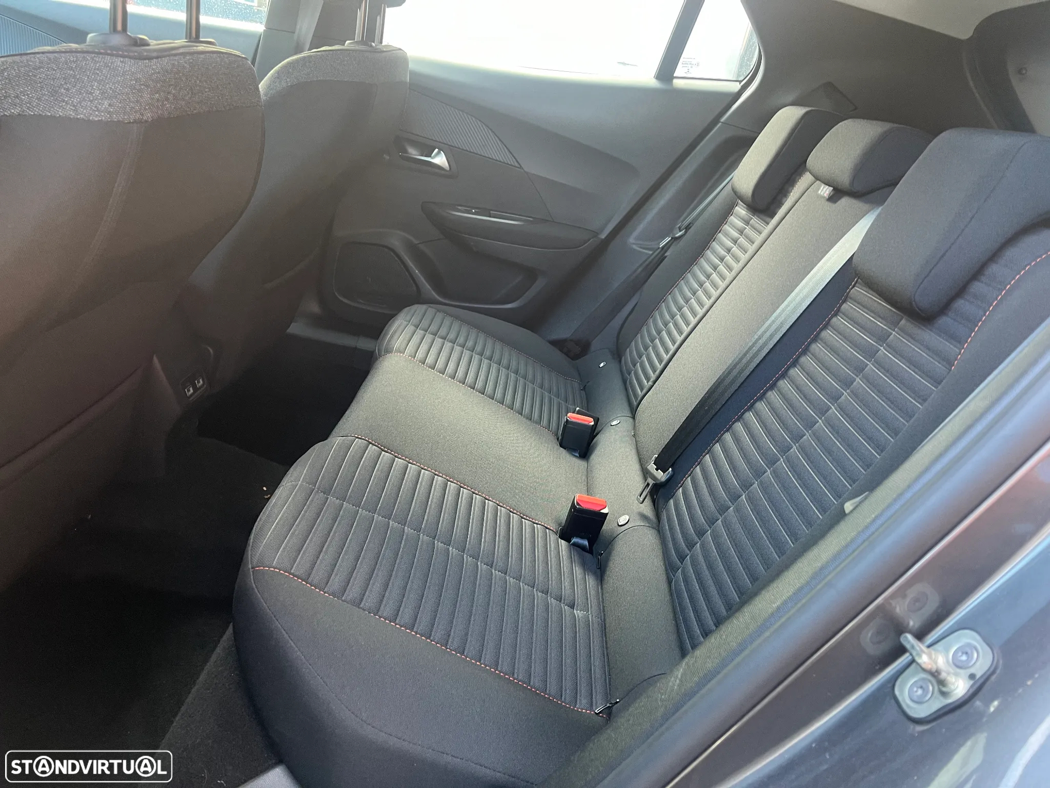 Peugeot 2008 1.2 PureTech Active Pack EAT8 - 9