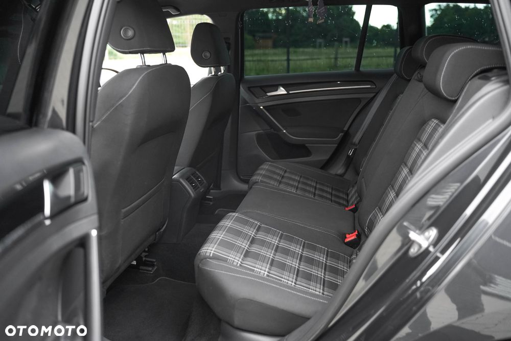 Volkswagen Golf - 20