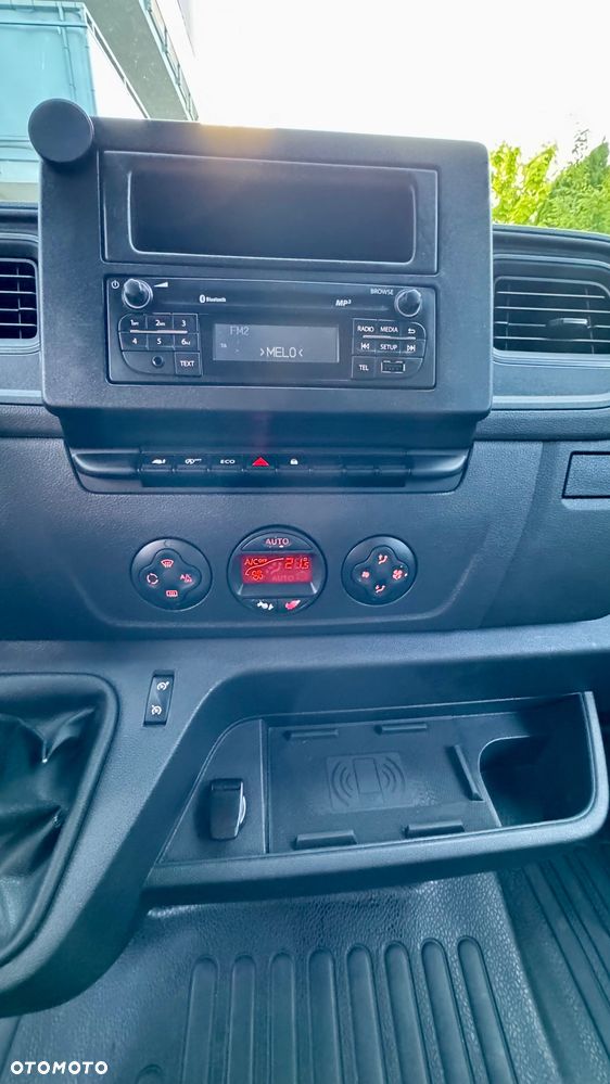 Renault Renault Master kontener Rampa Izoterma najazd WINDA 3 miejsca izolowany budka na rama 6EP 8EP - 21