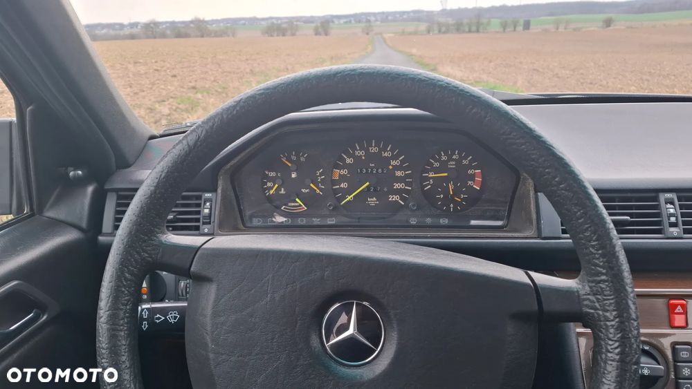 Mercedes-Benz W124 (1984-1993) - 36