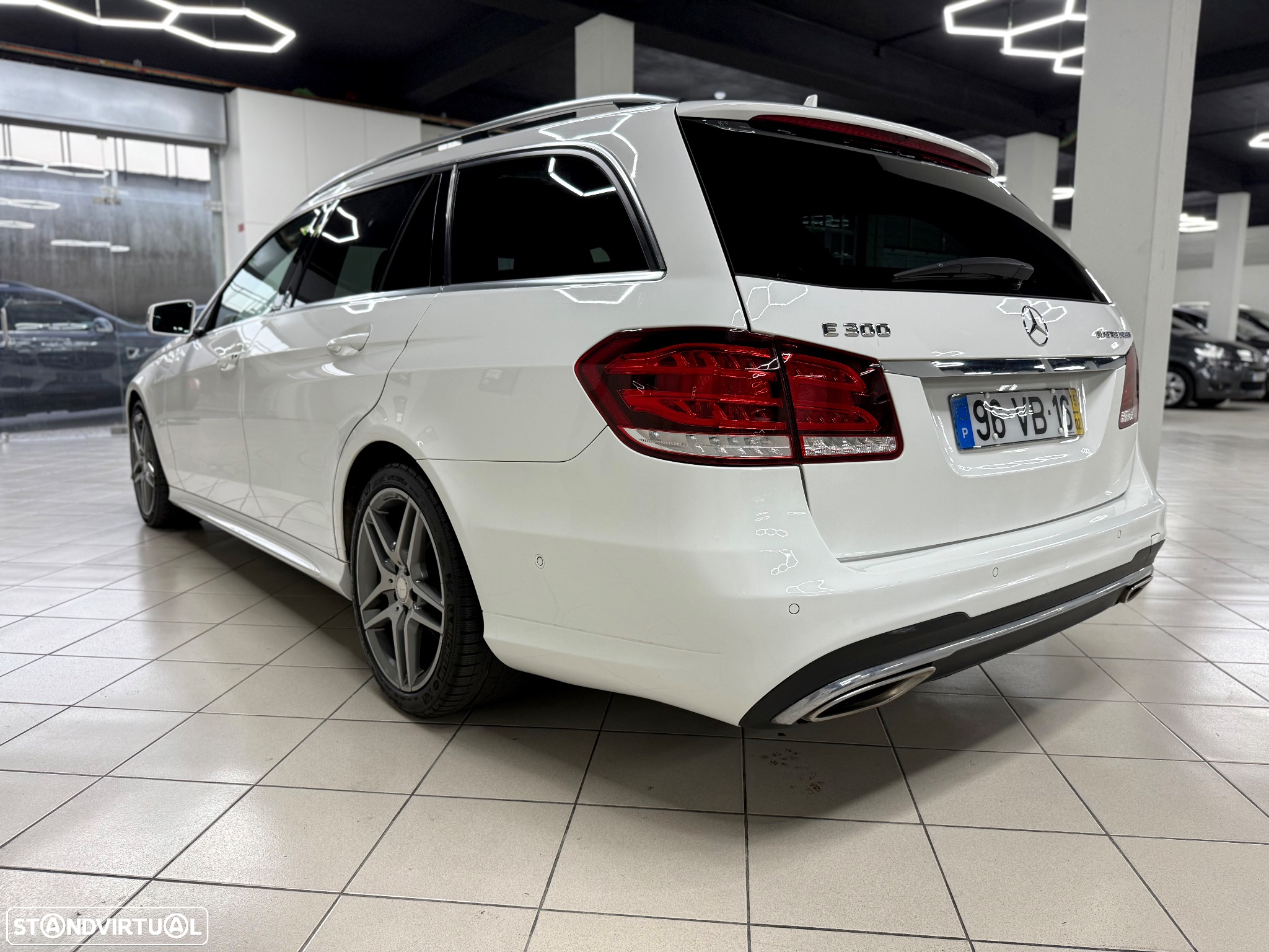 Mercedes-Benz E 300 Bluetec Hybrid Avantgarde - 18