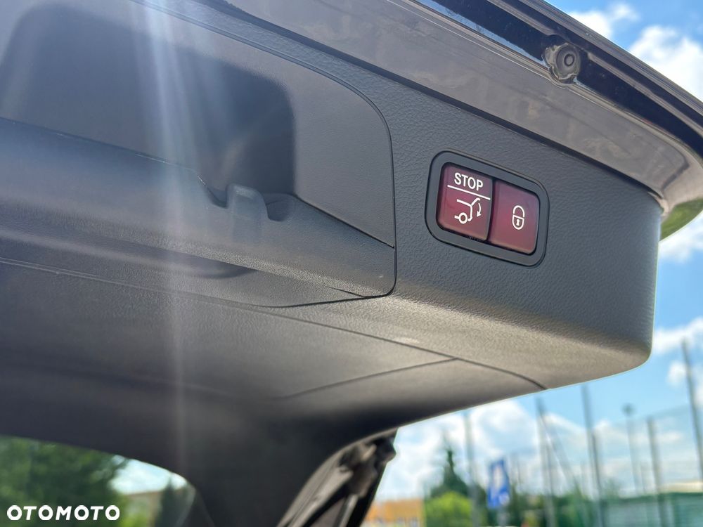Mercedes-Benz GLC 300 e 4Matic 9G-TRONIC AMG Line - 17